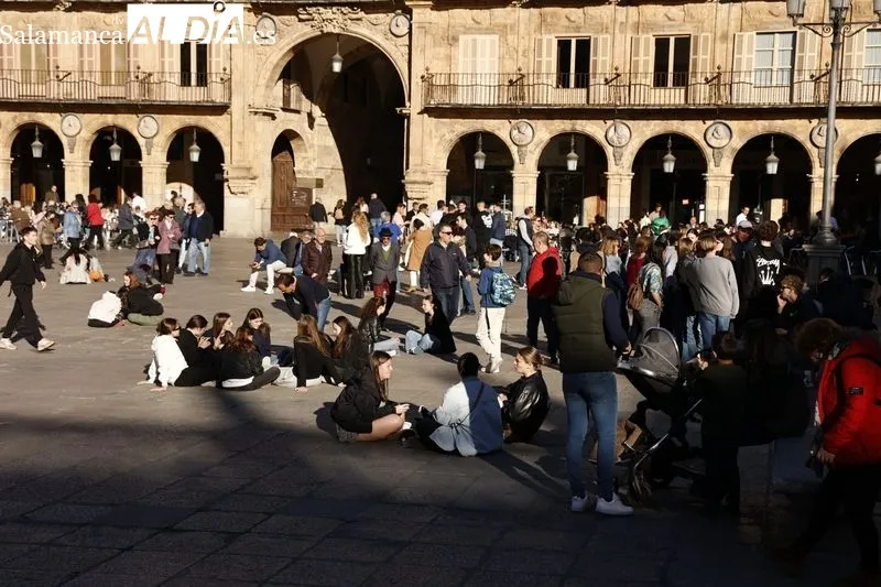 Foto 32 - El buen tiempo llena de ambiente el centro de Salamanca