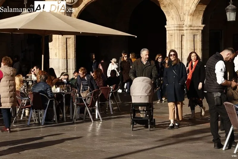 Foto 24 - El buen tiempo llena de ambiente el centro de Salamanca