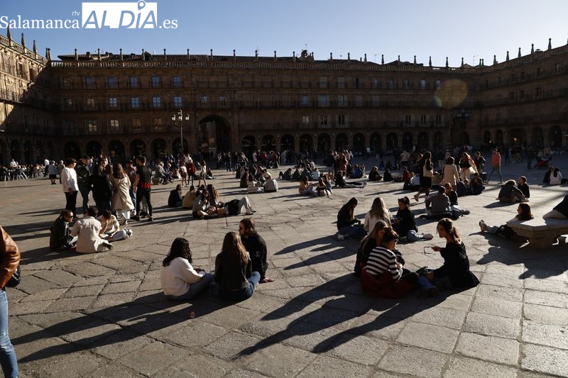 Foto 20 - El buen tiempo llena de ambiente el centro de Salamanca