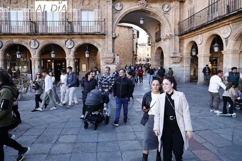 Foto 18 - El buen tiempo llena de ambiente el centro de Salamanca