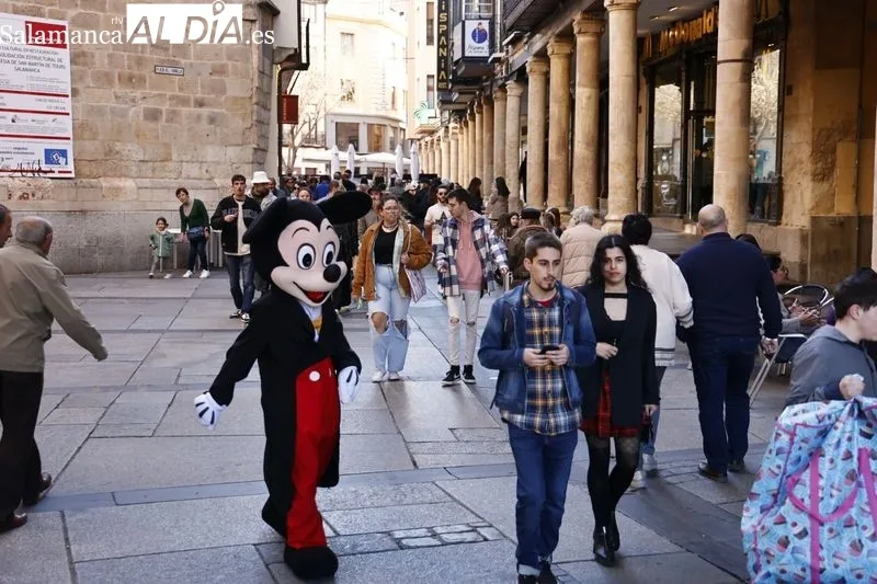 Foto 17 - El buen tiempo llena de ambiente el centro de Salamanca