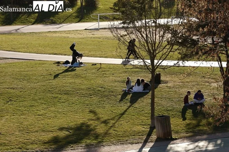 Foto 5 - El buen tiempo llena de ambiente el centro de Salamanca