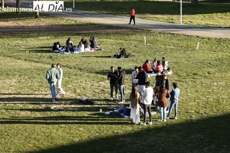 Foto 3 - El buen tiempo llena de ambiente el centro de Salamanca