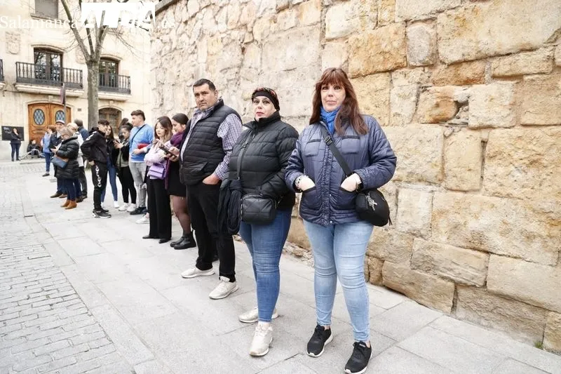 Foto 20 - Abarrotados los aleda&ntilde;os de la iglesia de la Vera Cruz para ver la salida de la Virgen de los Dolores