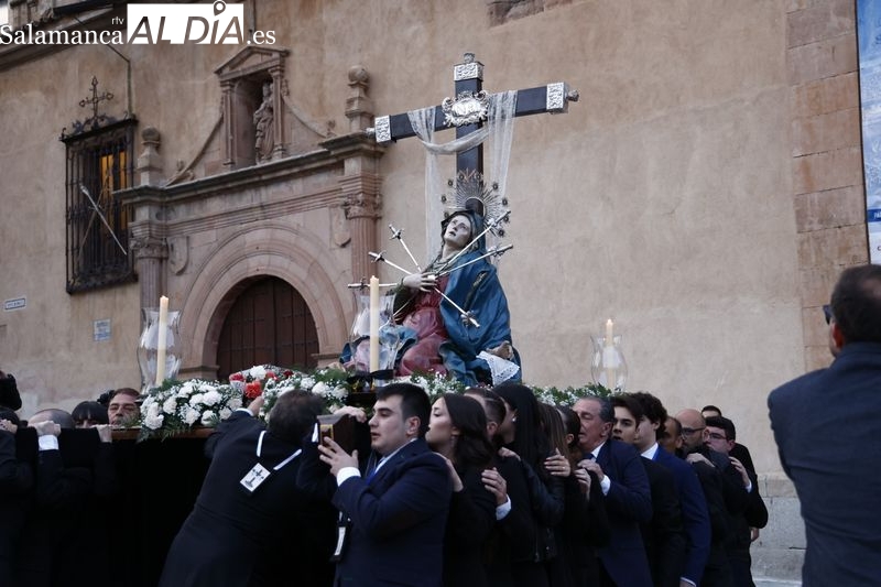La Virgen de los Dolores pisa la calle para dar comienzo a la Semana Santa 2023 en Salamanca