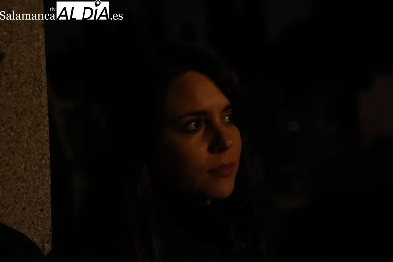 Foto 33 - Silencio y respeto entre los fieles que se dieron cita en el traslado del Cristo de la Liberaci&oacute;n