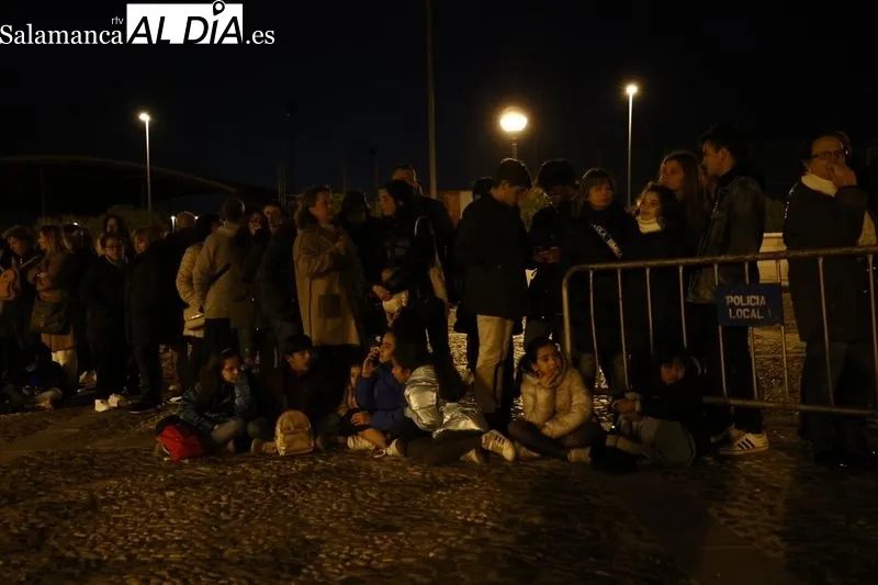 Foto 22 - Silencio y respeto entre los fieles que se dieron cita en el traslado del Cristo de la Liberaci&oacute;n