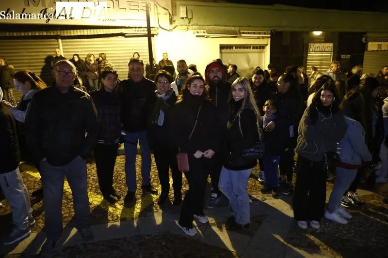Foto 19 - Silencio y respeto entre los fieles que se dieron cita en el traslado del Cristo de la Liberaci&oacute;n