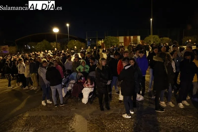 Foto 17 - Silencio y respeto entre los fieles que se dieron cita en el traslado del Cristo de la Liberaci&oacute;n