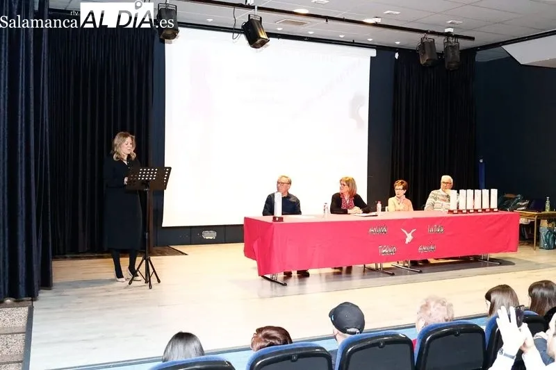 Foto 6 - Mar&iacute;a Fuentes recibe el Premio Tierno Galv&aacute;n y defiende el periodismo cercano a las personas y al territorio