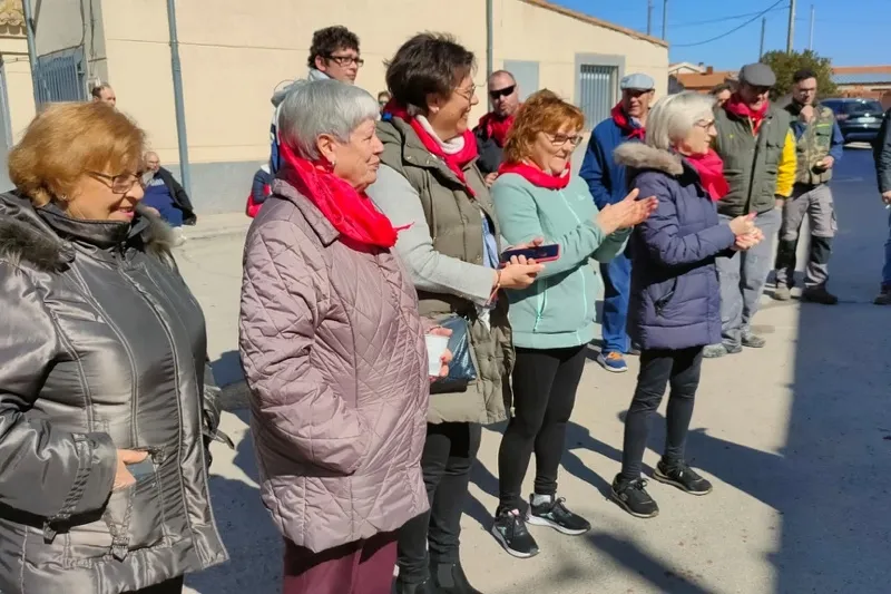 Foto 2 - Aldeaseca disfruta en las calles con la tradici&oacute;n a trav&eacute;s de su V Matanza T&iacute;pica