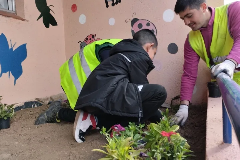 Foto 6 - Los alumnos del CEIP Severiano Montero protagonizan la &uacute;ltima acci&oacute;n del proyecto &lsquo;Plantamos por un futuro mejor&rsquo;