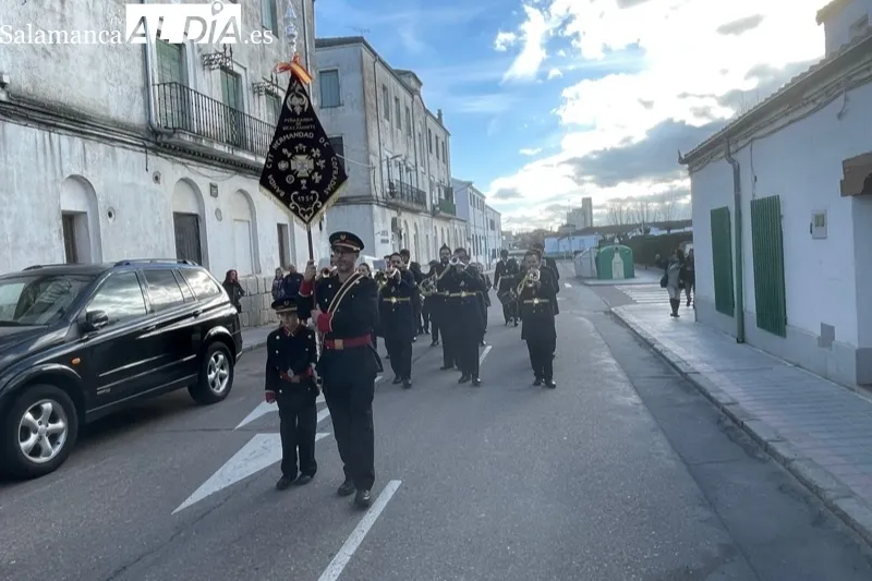 La Banda de Cornetas y Tambores ofrecía un emotivo concierto al Santo Cristo de la Cama 