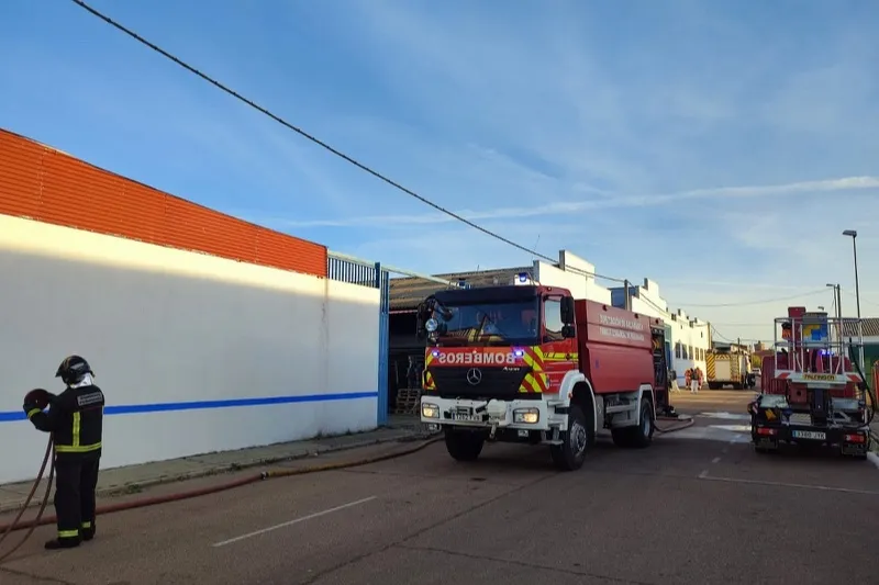 Foto 4 - Extinguido el incendio de una f&aacute;brica de galletas en Pe&ntilde;aranda