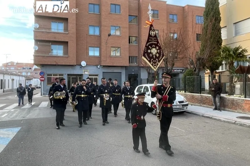 La Banda de Cornetas y Tambores ofrecía un emotivo concierto al Santo Cristo de la Cama 