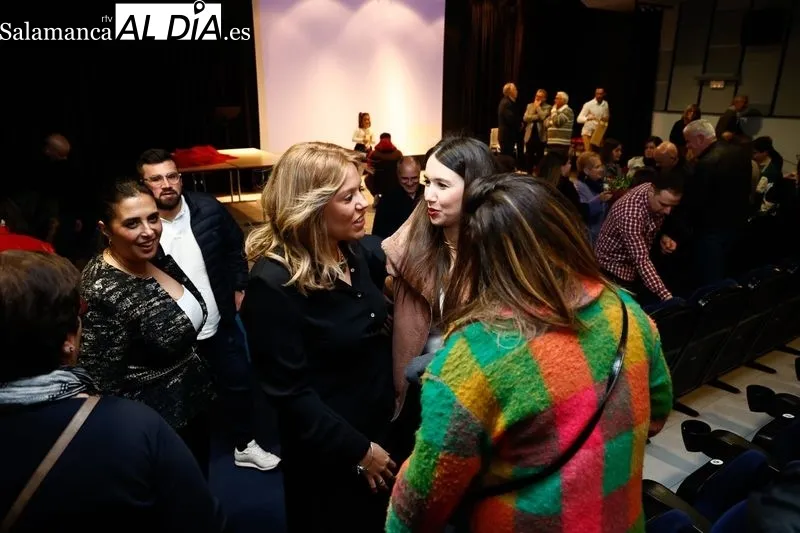 Foto 9 - Mar&iacute;a Fuentes recibe el Premio Tierno Galv&aacute;n y defiende el periodismo cercano a las personas y al territorio