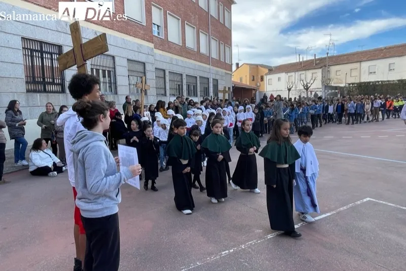 El colegio La Encarnación ha celebrado su segundo Vía Crucis