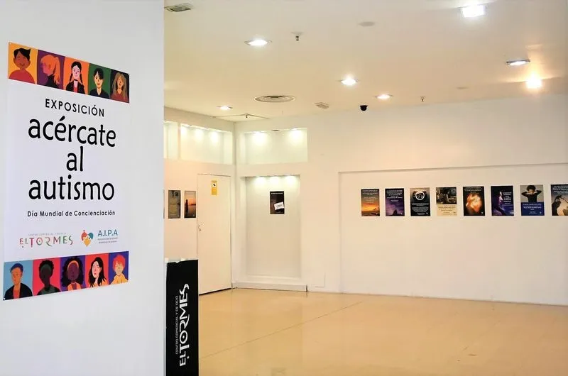 Foto 7 - AIPA aboga por una sociedad m&aacute;s inclusiva con una exposici&oacute;n sobre el autismo en el Centro Comercial El Tormes