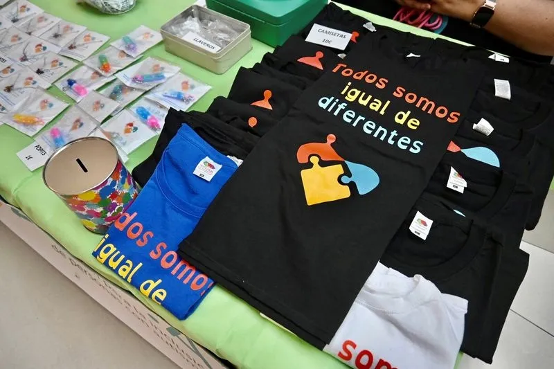 Foto 4 - AIPA aboga por una sociedad m&aacute;s inclusiva con una exposici&oacute;n sobre el autismo en el Centro Comercial El Tormes