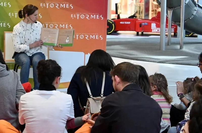 Foto 3 - AIPA aboga por una sociedad m&aacute;s inclusiva con una exposici&oacute;n sobre el autismo en el Centro Comercial El Tormes