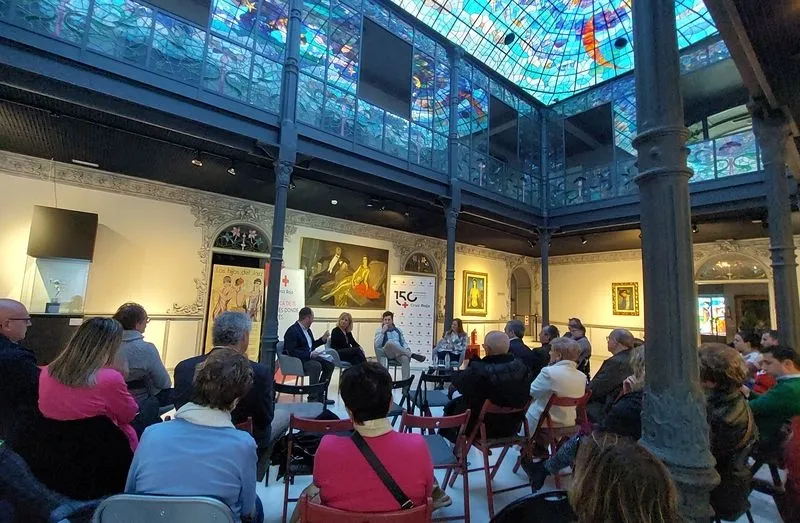Encuentro en la Casa Lis de expertos en comunicación sobre la información en crisis humanitarias como es el actual conflicto en Ucrania. Foto Cruz Roja Salamanca