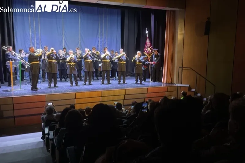 Foto 2 - Ovaciones y cari&ntilde;o dan la bienvenida a una renovada Banda de Cornetas y Tambores de la Hermandad de Cofrad&iacute;as