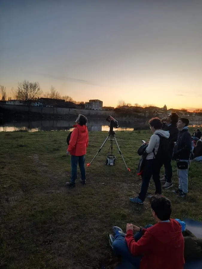 Foto 3 - Escolares de Pozuelo de Alarc&oacute;n se acercan a Ciudad Rodrigo para conocerla astron&oacute;micamente