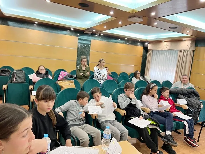 Foto 9 - El alcalde de Carbajosa informa en el Consejo de Ni&ntilde;os y Adolescentes que pronto se iniciar&aacute; el proyecto del parque canino