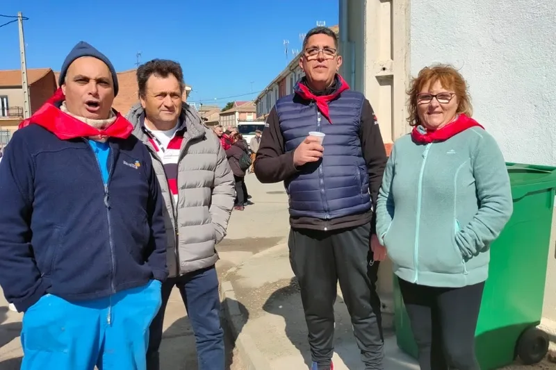 Foto 5 - Aldeaseca disfruta en las calles con la tradici&oacute;n a trav&eacute;s de su V Matanza T&iacute;pica