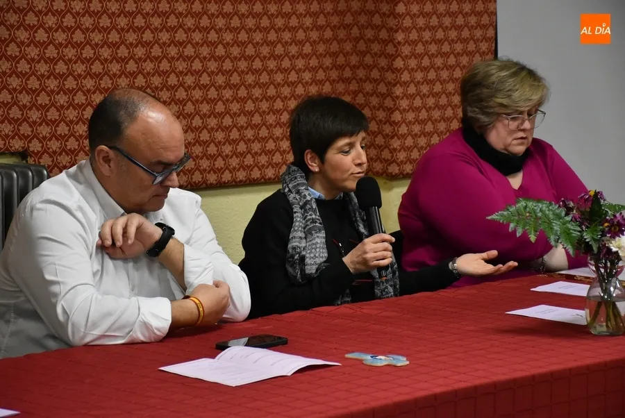 Foto 3 - Cinco laicos debaten en San Andr&eacute;s sobre los retos de la Iglesia