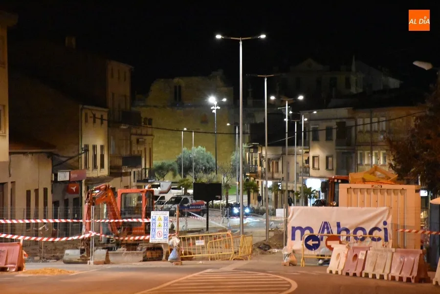Foto 6 - El tramo actualmente en obras de la Avenida de Espa&ntilde;a ya cuenta con su nueva luz