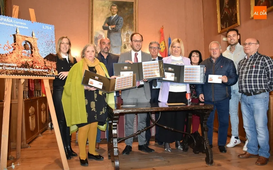 Foto 9 - El Carnaval del Toro inicia su viaje postal por el mundo a trav&eacute;s del sello de Correos