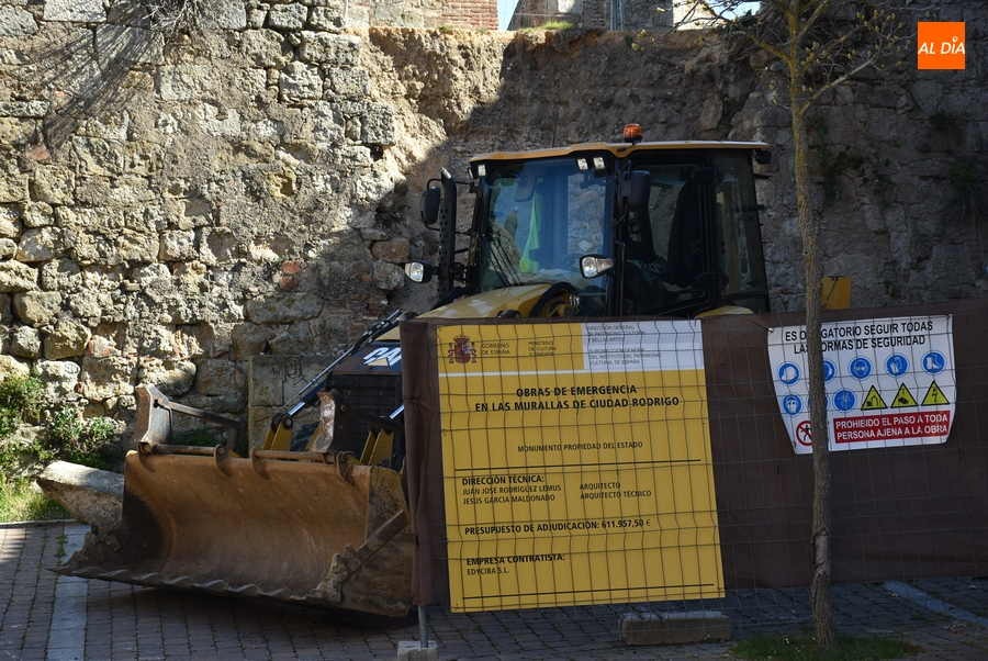 Foto 3 - En marcha los trabajos de reparación del derrumbe de la muralla