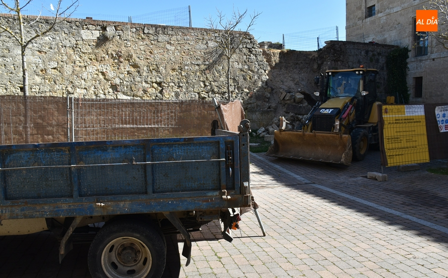 Foto 4 - En marcha los trabajos de reparación del derrumbe de la muralla