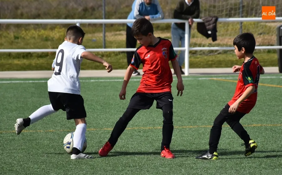 Foto 8 - Una tremenda goleada local y una victoria visitante en la calurosa ma&ntilde;ana dominical en La Muge