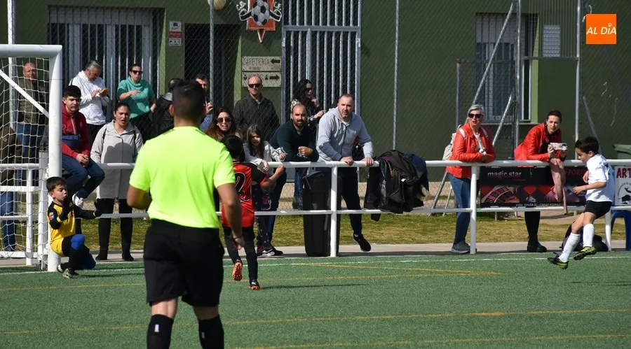 Foto 9 - Una tremenda goleada local y una victoria visitante en la calurosa ma&ntilde;ana dominical en La Muge