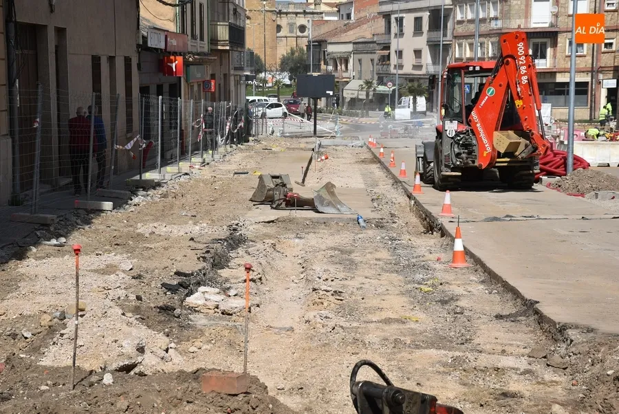 Foto 8 - El tramo actualmente en obras de la Avenida de Espa&ntilde;a ya cuenta con su nueva luz