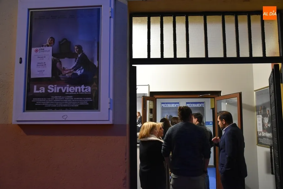 Foto 5 - Ciudad Rodrigo extiende una vez m&aacute;s la alfombra roja para el concurrido preestreno de &lsquo;La Sirvienta&rsquo;