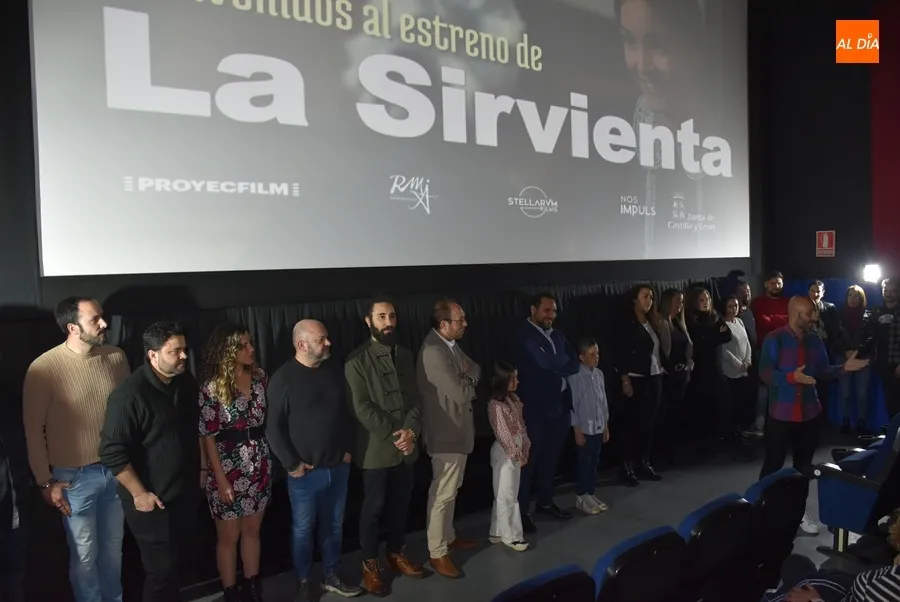 Foto 8 - Ciudad Rodrigo extiende una vez m&aacute;s la alfombra roja para el concurrido preestreno de &lsquo;La Sirvienta&rsquo;