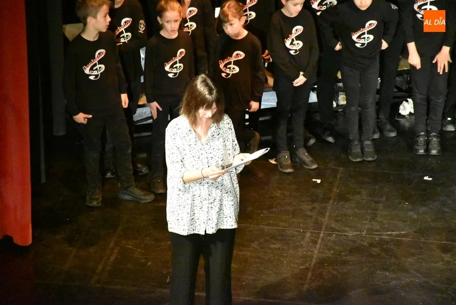 Foto 4 - El Coro Jorbal&aacute;n de Logro&ntilde;o maravilla al p&uacute;blico mirobrigense con un m&aacute;gico y brillante concierto