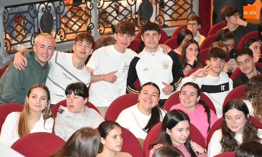 Foto 2 - Los alumnos de Bachillerato y FP ven golpeadas sus conciencias con los &lsquo;Pu&ntilde;os de Harina&rsquo; de El Aedo