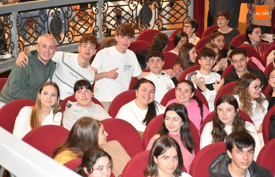 Foto 3 - Los alumnos de Bachillerato y FP ven golpeadas sus conciencias con los &lsquo;Pu&ntilde;os de Harina&rsquo; de El Aedo