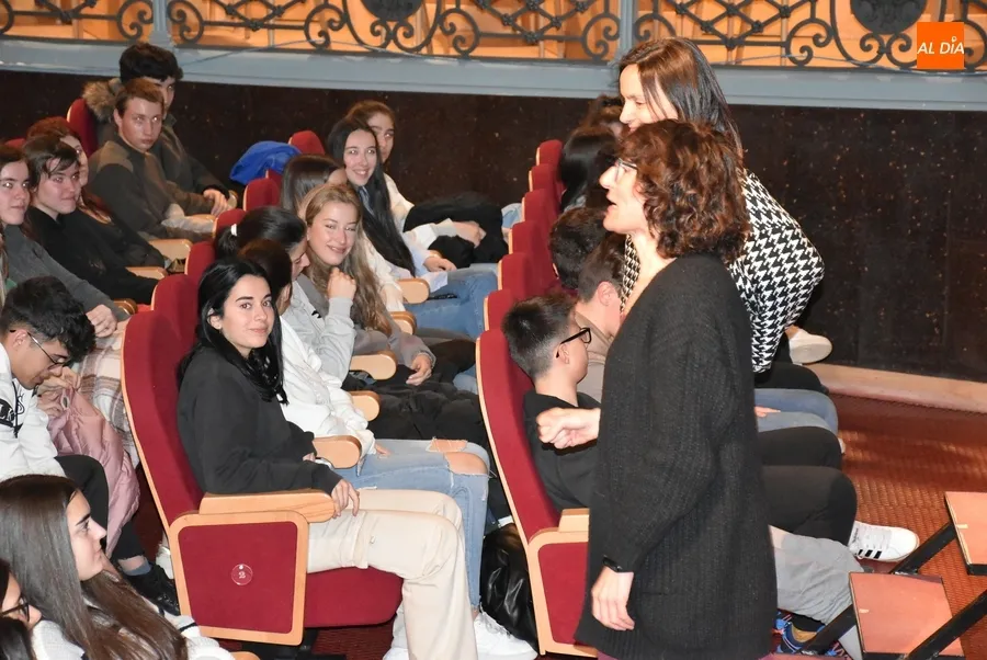 Foto 4 - Los alumnos de Bachillerato y FP ven golpeadas sus conciencias con los &lsquo;Pu&ntilde;os de Harina&rsquo; de El Aedo