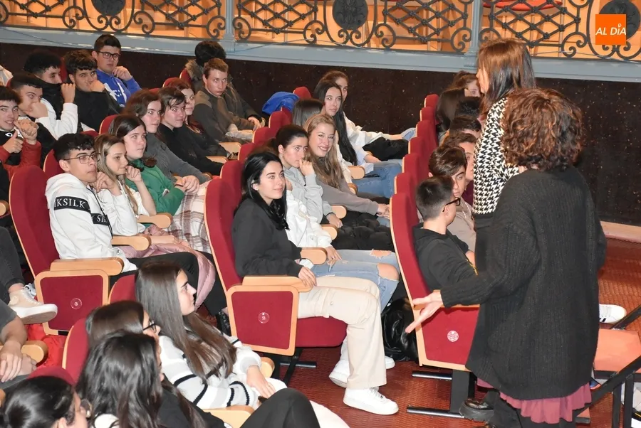 Foto 5 - Los alumnos de Bachillerato y FP ven golpeadas sus conciencias con los &lsquo;Pu&ntilde;os de Harina&rsquo; de El Aedo