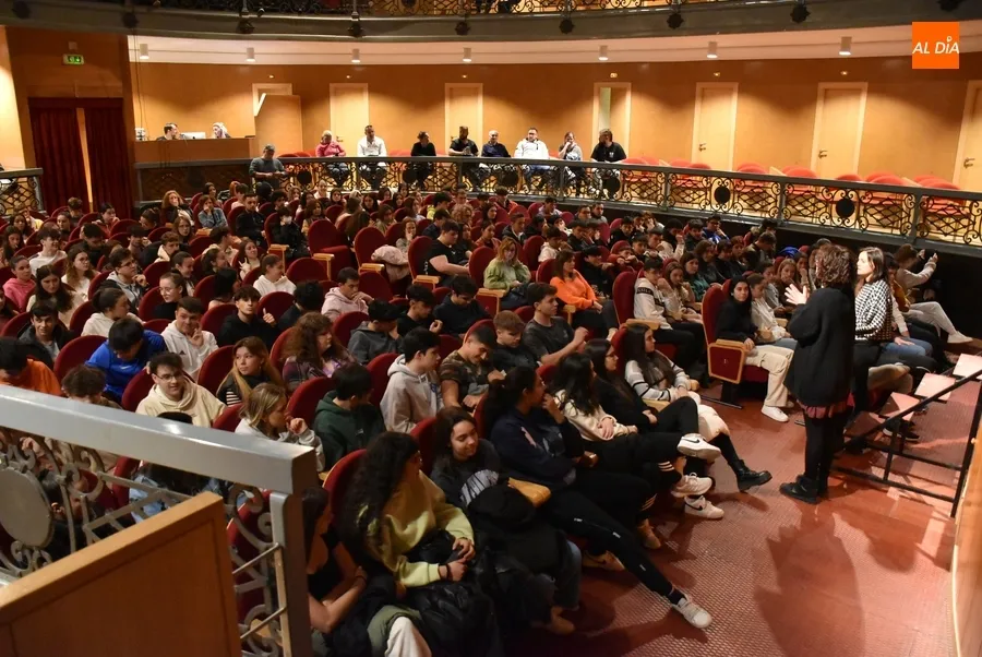 Foto 10 - Los alumnos de Bachillerato y FP ven golpeadas sus conciencias con los &lsquo;Pu&ntilde;os de Harina&rsquo; de El Aedo