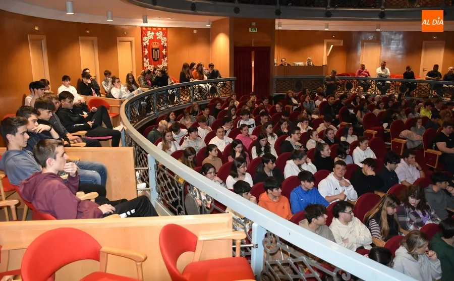 Foto 11 - Los alumnos de Bachillerato y FP ven golpeadas sus conciencias con los &lsquo;Pu&ntilde;os de Harina&rsquo; de El Aedo