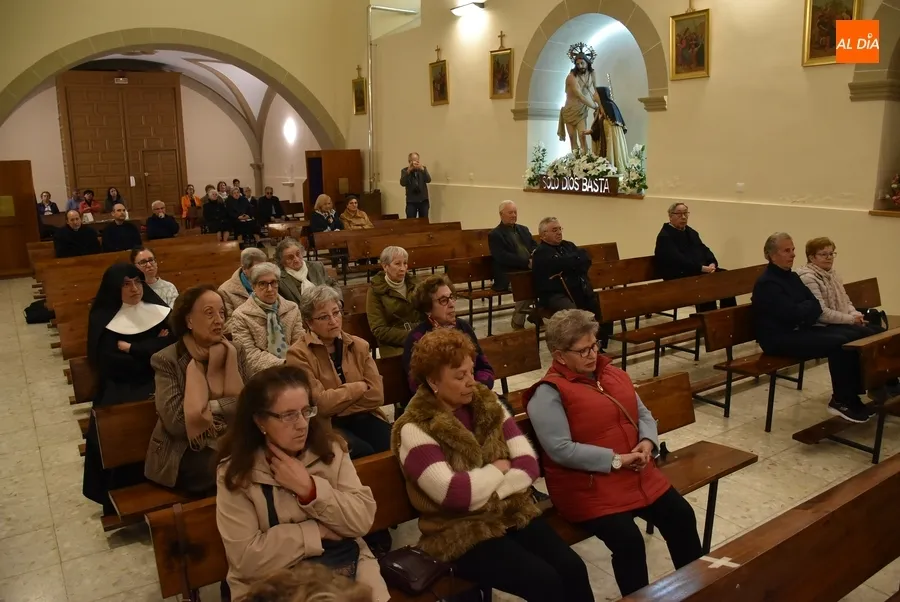 Foto 7 - El Coro de San Andr&eacute;s anima musicalmente la celebraci&oacute;n del nacimiento de Santa Teresa
