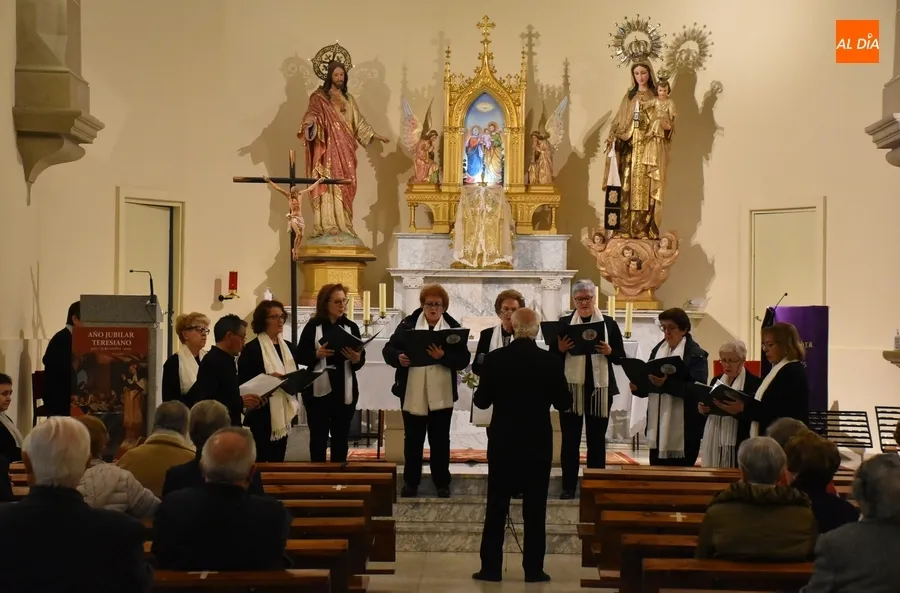 Foto 8 - El Coro de San Andr&eacute;s anima musicalmente la celebraci&oacute;n del nacimiento de Santa Teresa