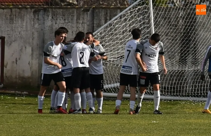 Foto 5 - El Ciudad Rodrigo tumba tambi&eacute;n a Unionistas B en un gran partido y vuelve a so&ntilde;ar