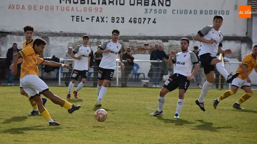 Foto 7 - El Ciudad Rodrigo tumba tambi&eacute;n a Unionistas B en un gran partido y vuelve a so&ntilde;ar